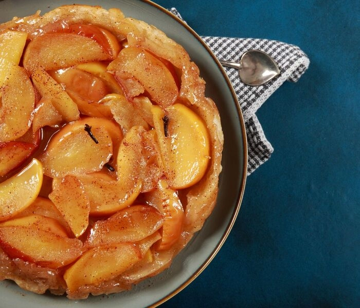 tarte tatin: zvrnjena jabolcna pita ki je ocarala svet gurmanskega okusa