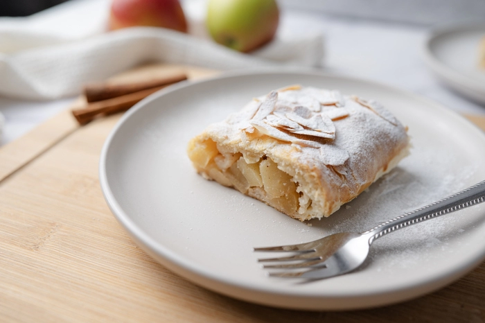 jabolcni strudelj v sladko-slani razlicici