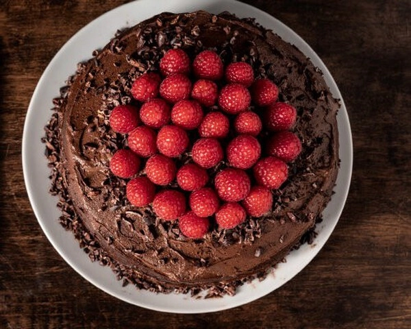 cokoladna torta z malino